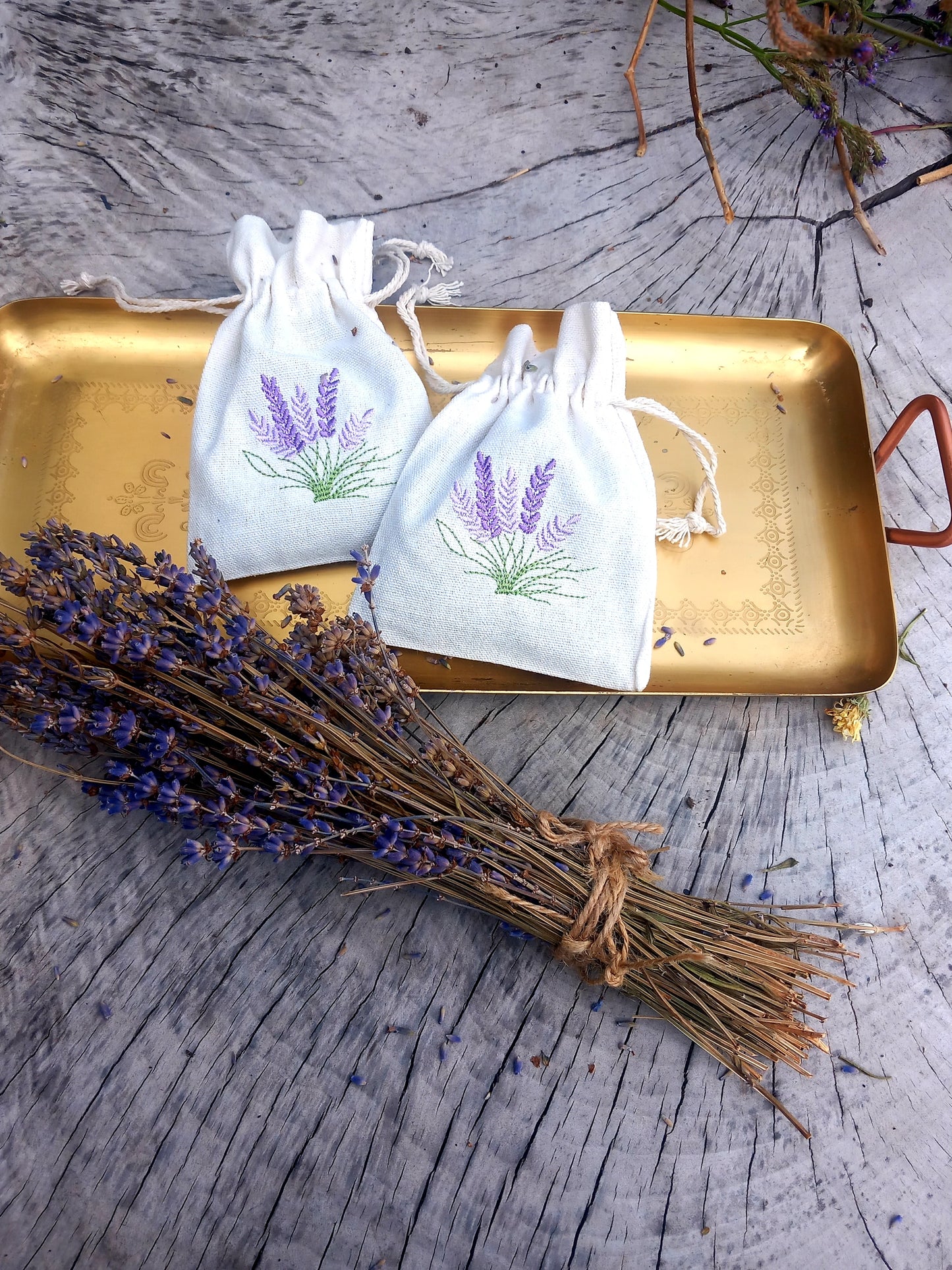 Linen lavender bags filled with organic Lavender