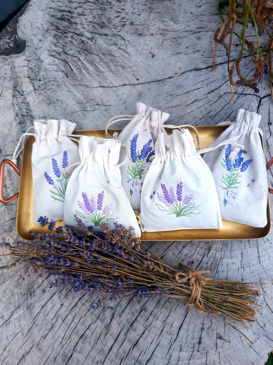 Linen lavender bags filled with organic Lavender